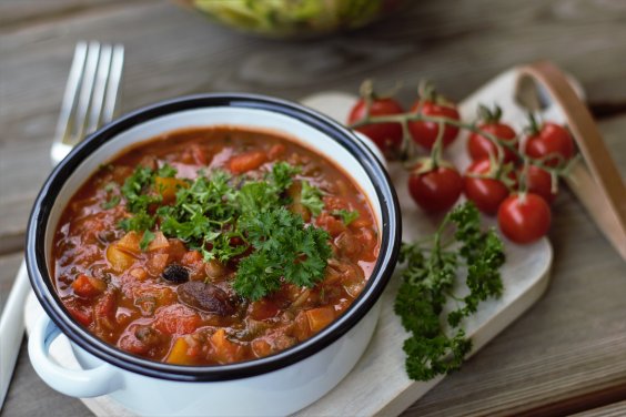 Tomateneintopf mit Hülsenfrüchten