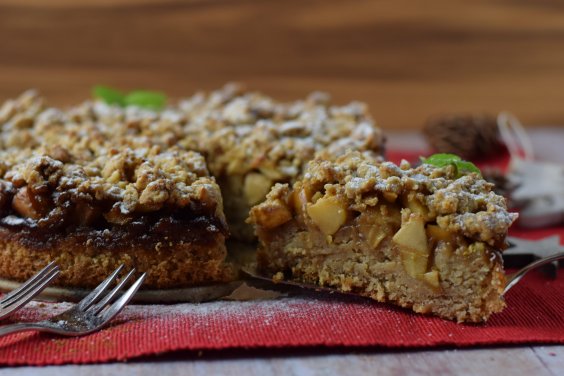 veganer Apfelstreuselkuchen